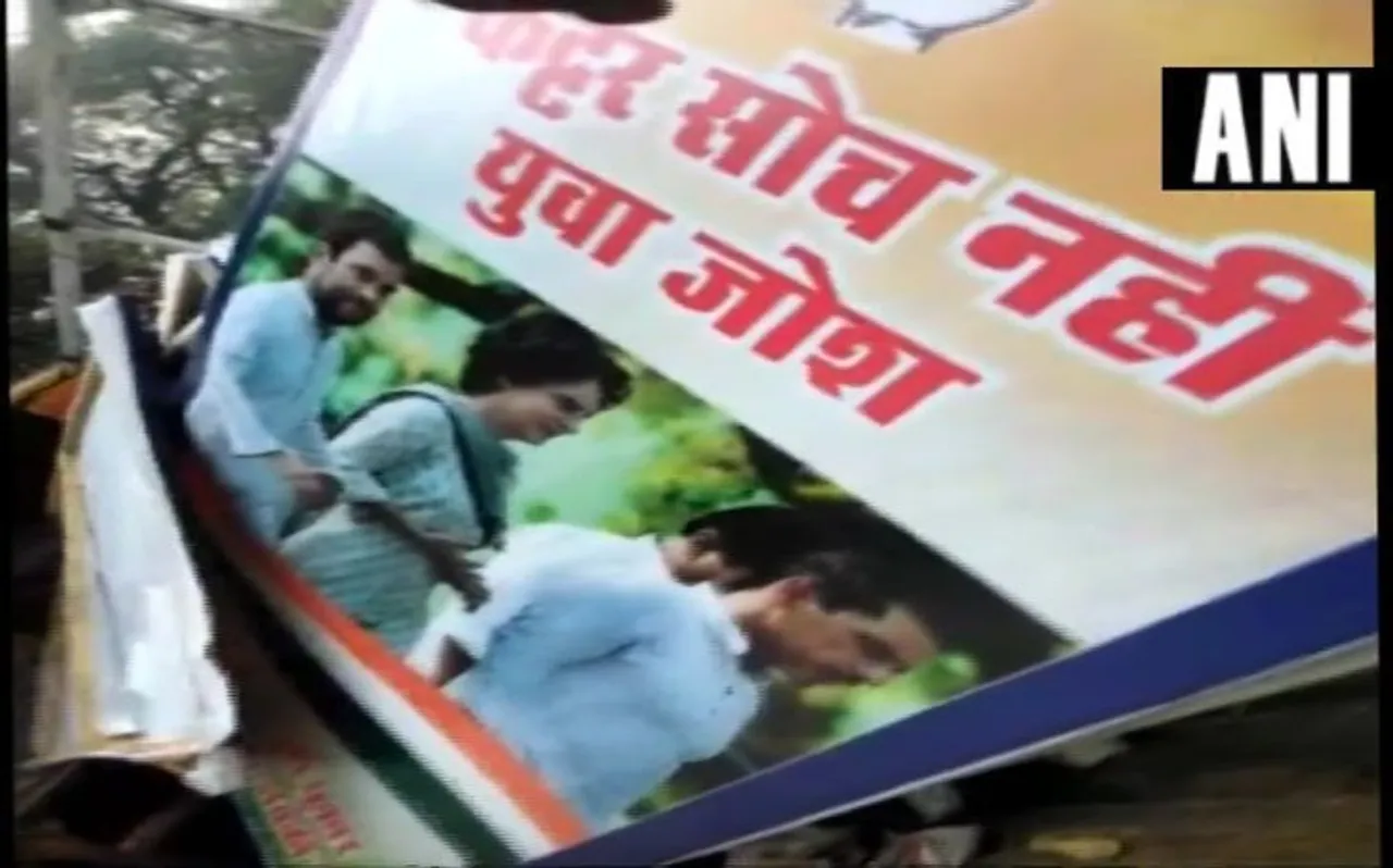 कांगेस ने प्रियंका गांधी के पोस्‍टर लगाए, NDMC ने उतरवा लिया
