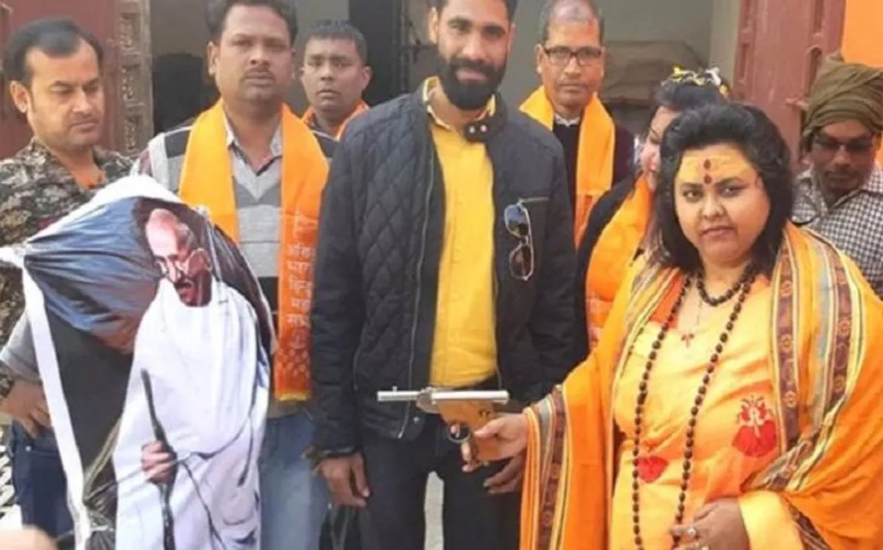 गांधी जी के पुतले को गोली मारने की आरोपी पूजा शकुन पांडेय गिरफ्तार, गोडसे की याद में किया था कार्यक्रम