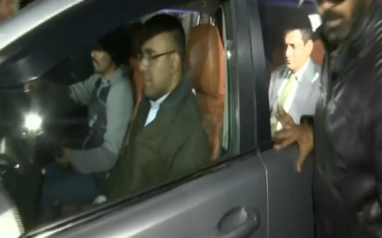 चिट फंड घोटाला: करीब 8 घंटे के बाद सीबीआई दफ्तर से बाहर निकले राजीव कुमार, आज फिर होगी पूछताछ