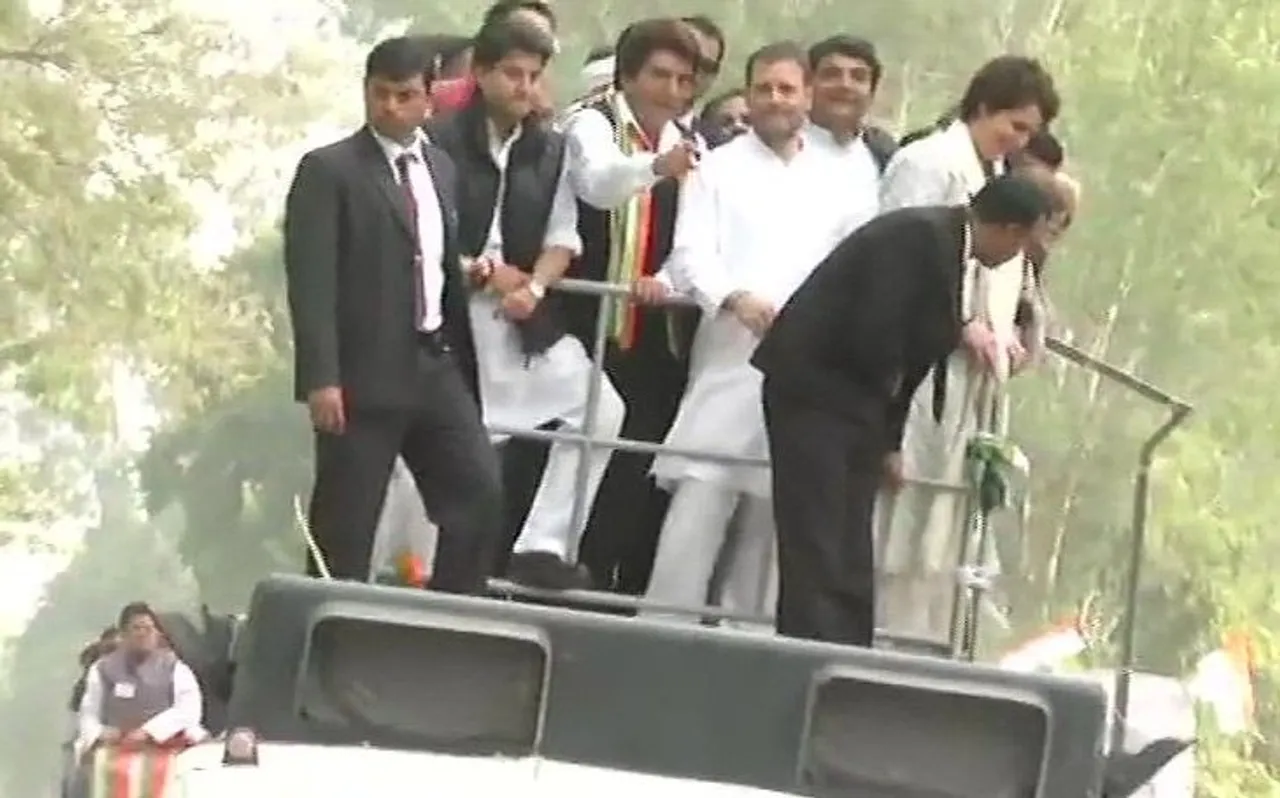 प्रियंका गांधी लखनऊ के रोडशो में जिस बस का कर रही हैं इस्‍तेमाल, उसके साथ जुड़ा है लकी चार्म