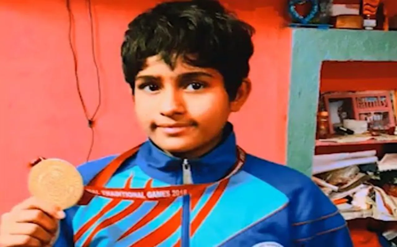 बेटी को अंतरराष्ट्रीय पहलवान बनाने के लिए ट्रेन में दिनभर चने बेचते हैं पिता, घर लौटते ही खत्म हो जाती है दिनभर की कमाई
