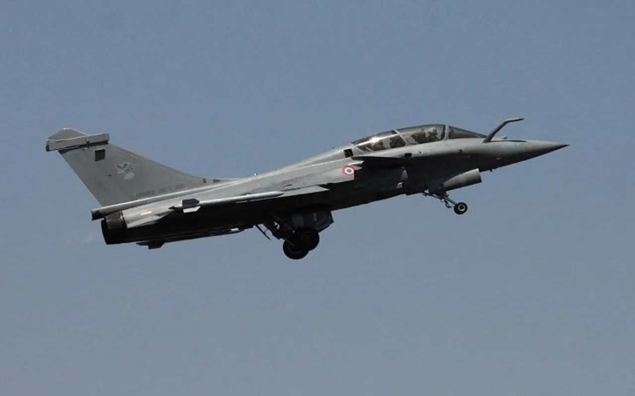 CAG ने राफेल समेत रक्षा खरीद के 4 सौदों के बेंचमार्क मूल्य अनुमान में पाई खामियां
