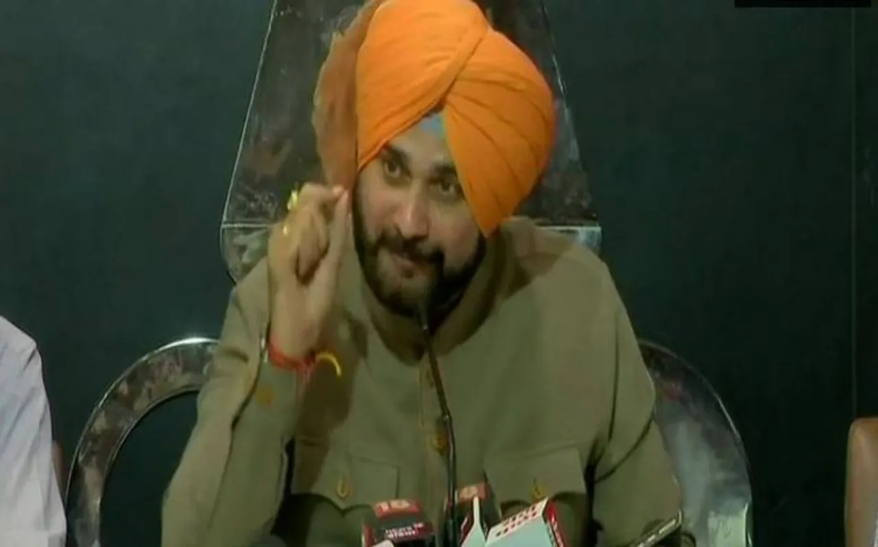 Pulwama Attack : पंजाब कांग्रेस के महासचिव पवन दीवान ने कहा, नवजोत सिंह सिद्धू को मंत्री पद से तुरंत बर्खास्त किया जाए