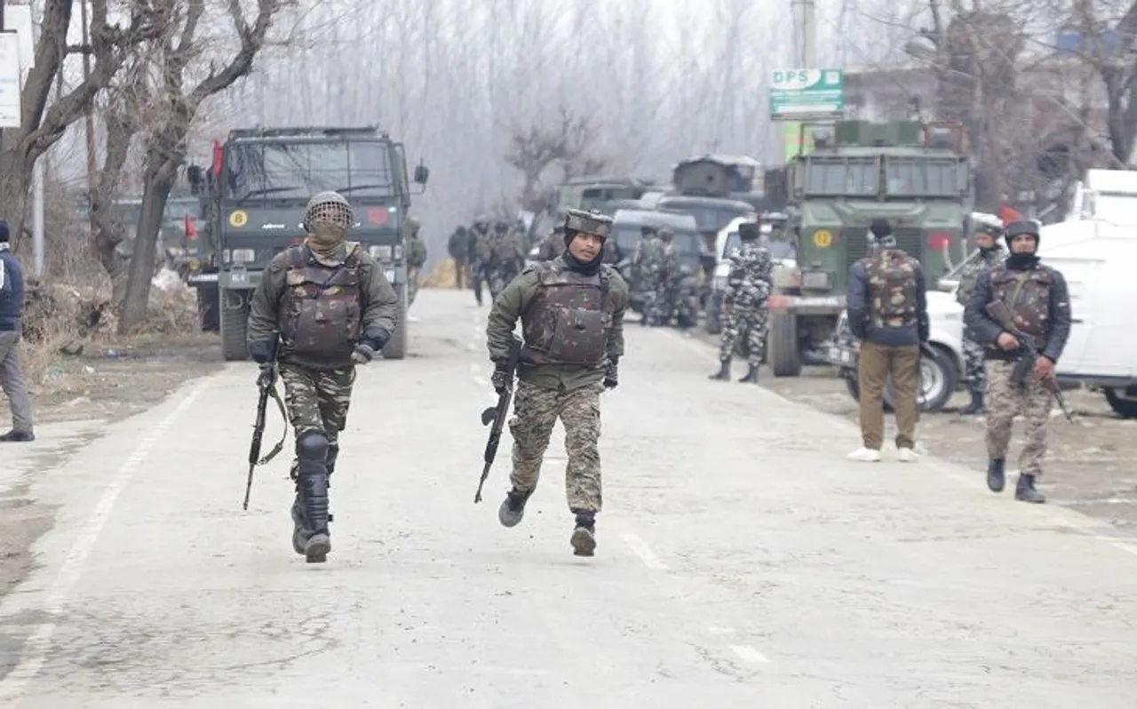 J&K: पुलवामा में 18 घंटे बाद एनकाउंटर खत्म, 3 आतंकी ढेर, DIG, ब्रिगेडियर, कैप्टन और लेफ्टिनेंट को लगी गोली