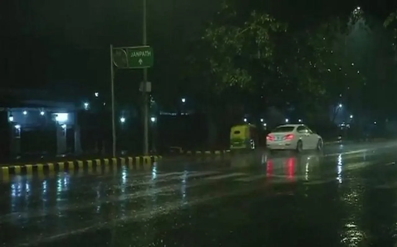 दिल्ली-NCR में फिर बढ़ सकती है ठंड, कई इलाकों में हुई बारिश