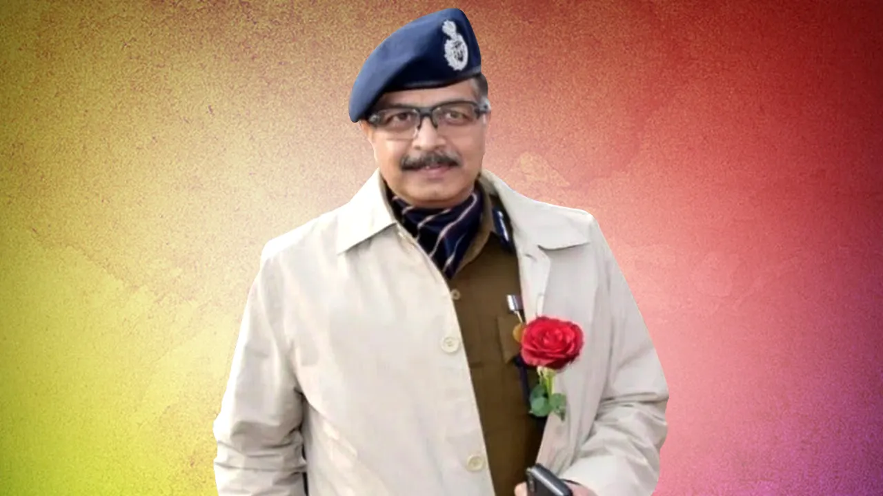 नोएडा : थाने का औचक निरीक्षण करने पहुंचे कमिश्नर आलोक सिंह, मचा हड़कंप