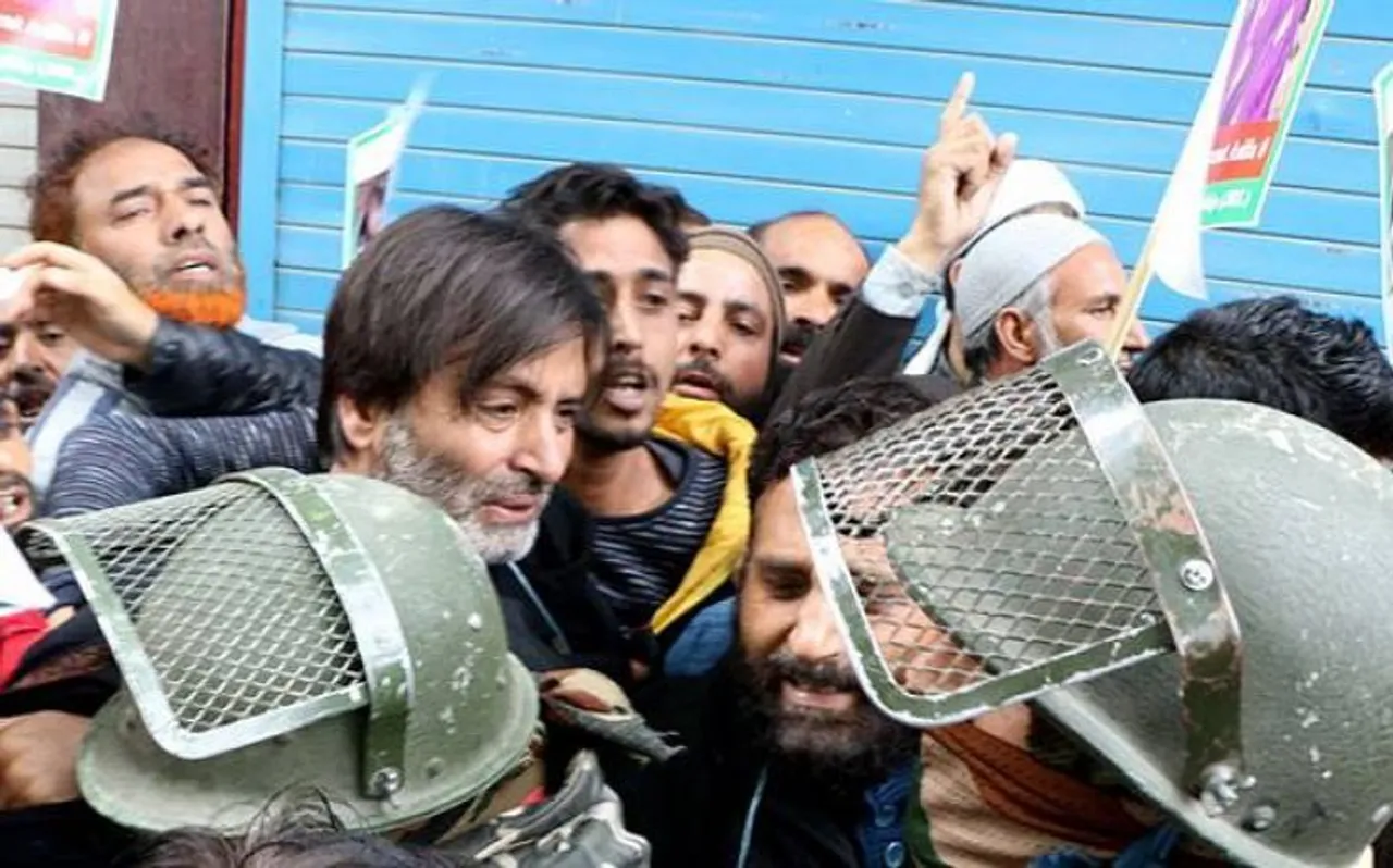 Pulwama Attack effect : कश्मीर के अलगाववादी नेता यासीन मलिक गिरफ्तार, भेजा गया सेंट्रल जेल