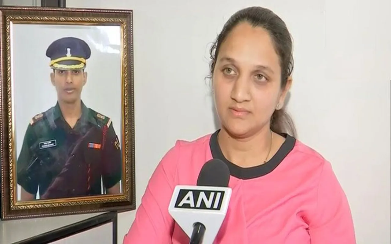 शहीद मेजर की पत्नी अब बनेगीं लेफ्टिनेंट, पति को दी श्रद्धांजलि