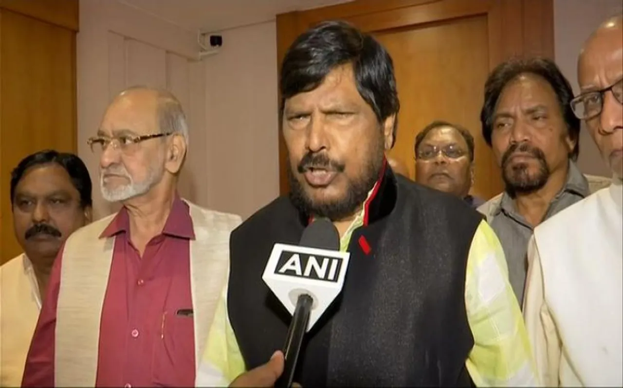 NDA में सीट बंटवारे पर अठावले ने रखी 2 सीटों की डिमांड, कहा- हमें हवा में छोड़ दिया