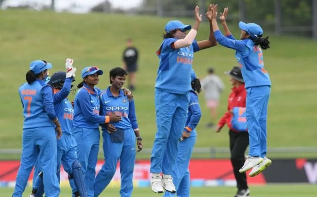 INDW vs ENGW : मंधाना, राउत ने लगाया अर्धशतक, भारत 205/8