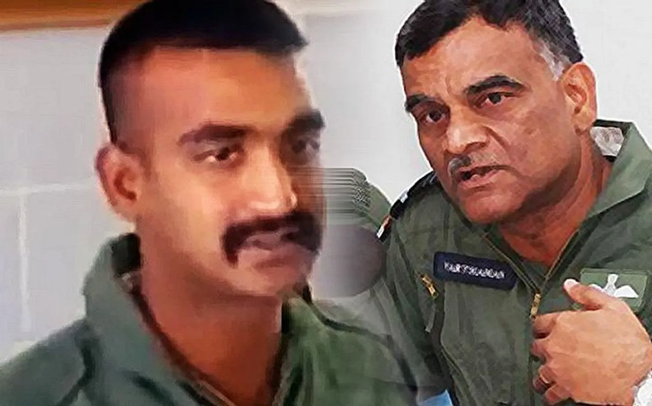 अभिनंदन को लेने जा रहे उनके माता-पिता का प्‍लेन में तालियों के साथ स्वागत, देखें VIDEO
