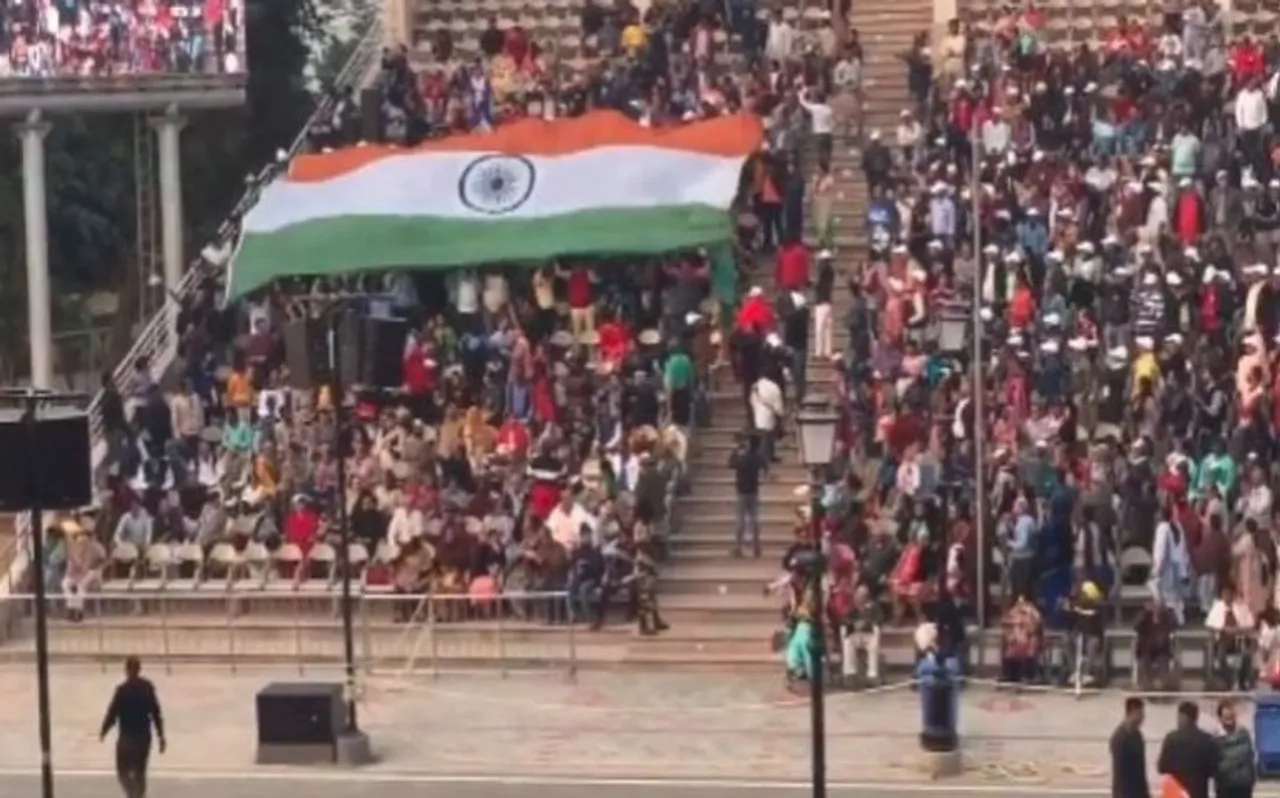 Video:अभिनंदन की वापसी पर वाघा बार्डर पर जश्न का माहौल, शाहरुख के गाने पर हो रहा है स्वागत