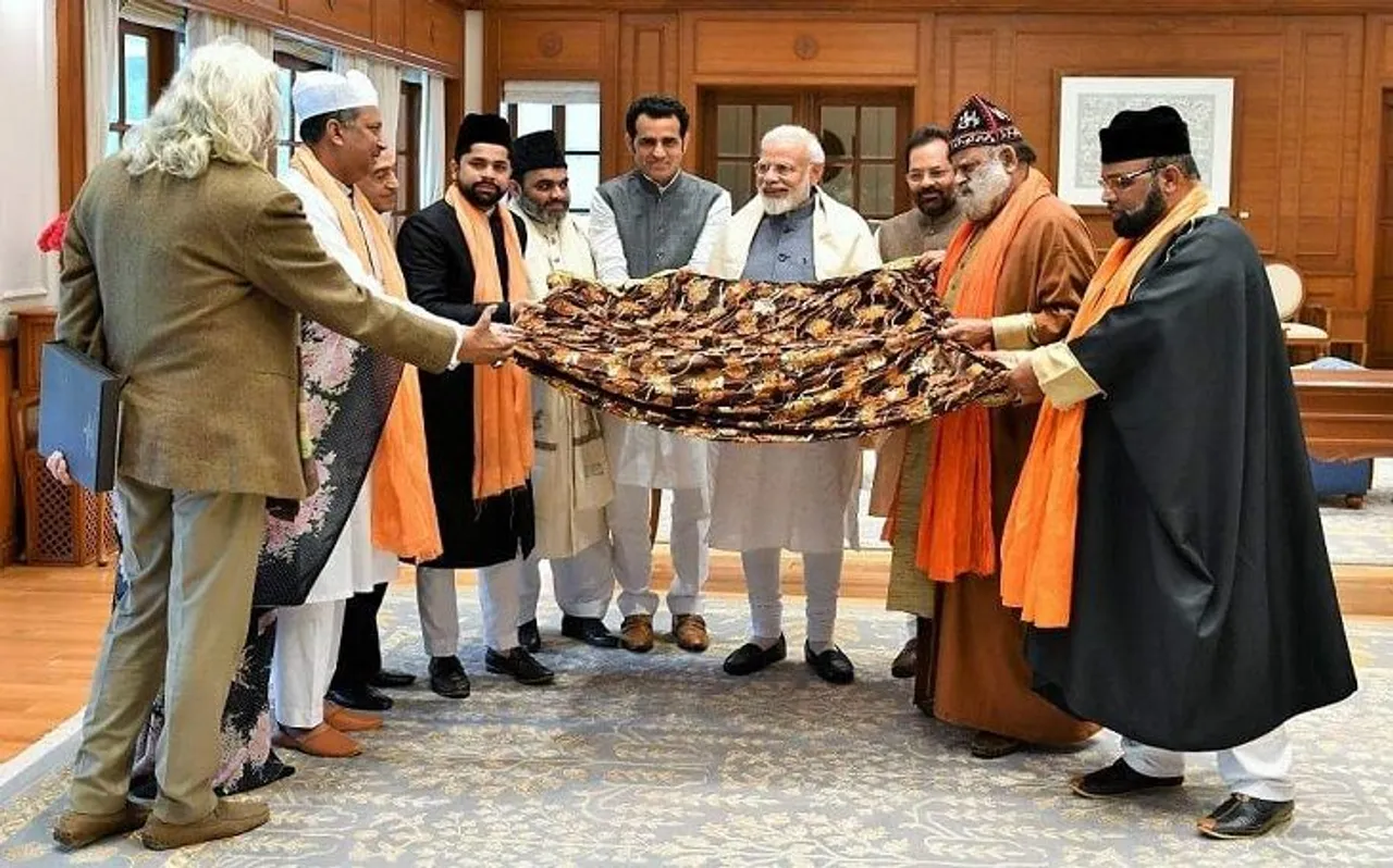 दरगाह ख्वाजा साहब के प्रतिनिधिमंडल ने की पीएम नरेंद्र मोदी से मुलाकात, अजमेर शरीफ पर चढ़ाने के लिए भेजी चादर