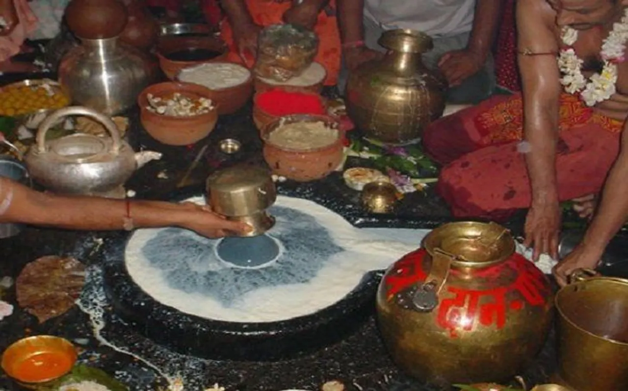 Maha Shivratri 2019: महाशिवरात्रि पर पवित्र द्वादश ज्योतिर्लिंग के जलाभिषेक का जानें क्या है खास महत्व