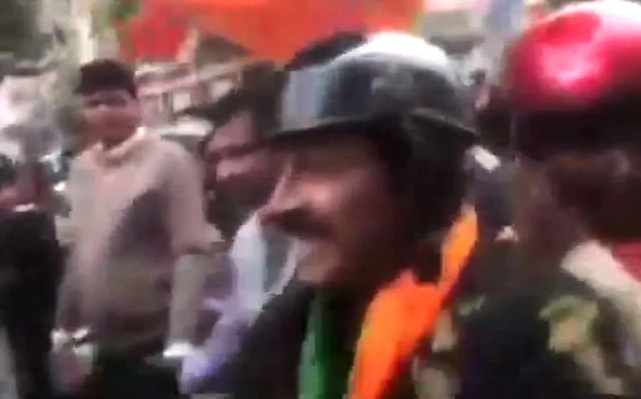 आर्मी ड्रेस पहनने पर फंसे दिल्ली बीजेपी अध्यक्ष मनोज तिवारी, अब ये जवाब दे रहे सफाई