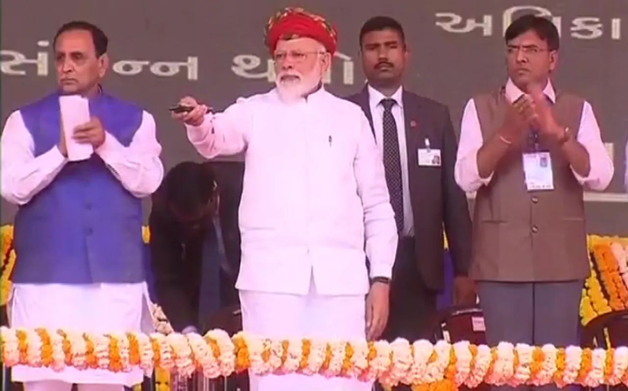 पीएम नरेंद्र मोदी का गुजरात को तोहफा, बांद्रा टर्मिनस-जामनगर के बीच हमसफर एक्सप्रेस को दिखाई हरी झंडी