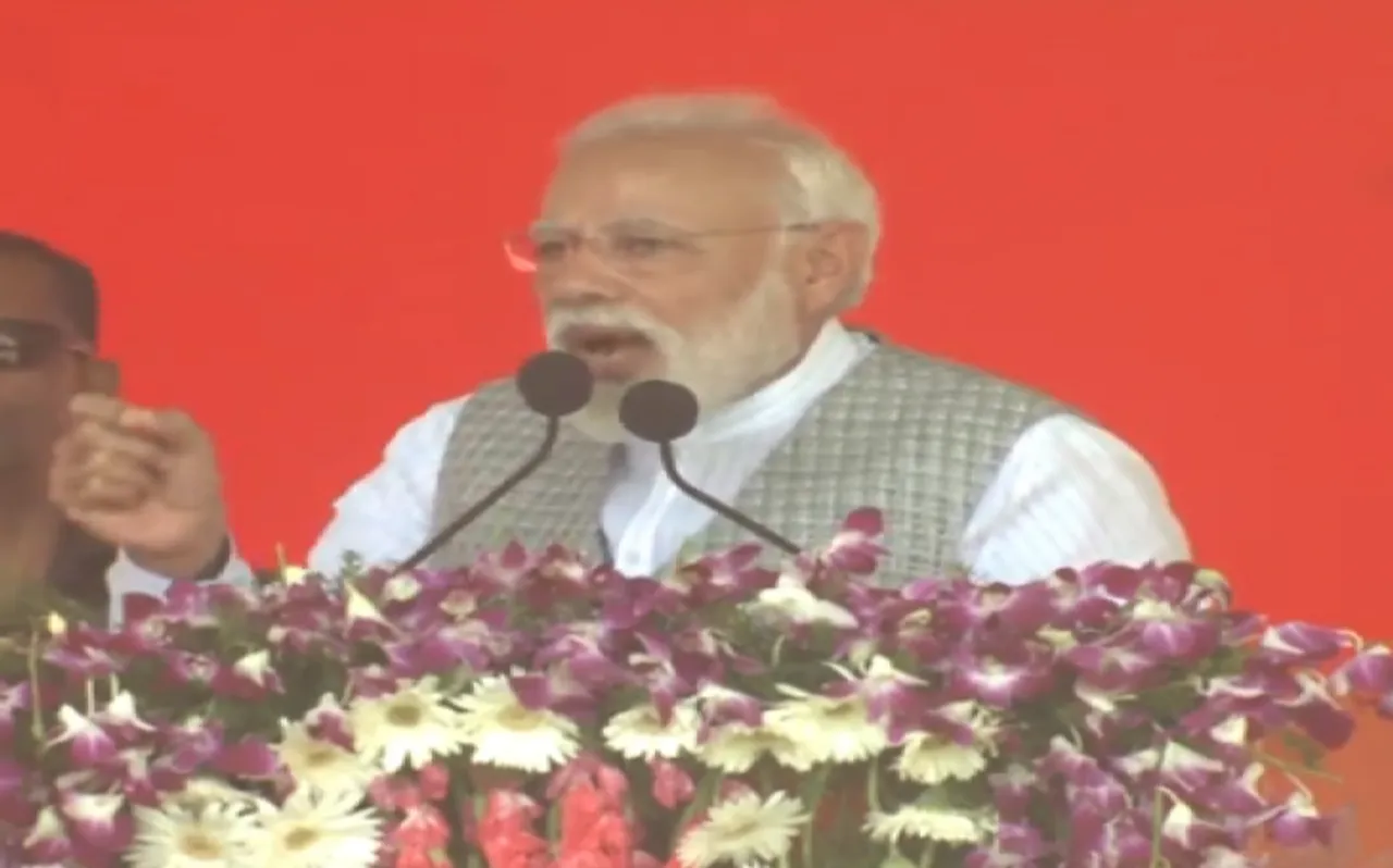 विपक्ष मोदी को हटाने में जुटा है तो मोदी आतंकवाद को : पीएम नरेंद्र मोदी
