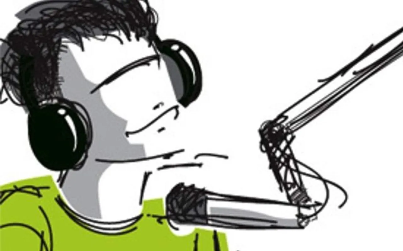 Career Guidance: अपनी आवाज के जादू से करें लोगों को दीवाना, ऐसे बनाएं  Radio Jockey में सफल करियर