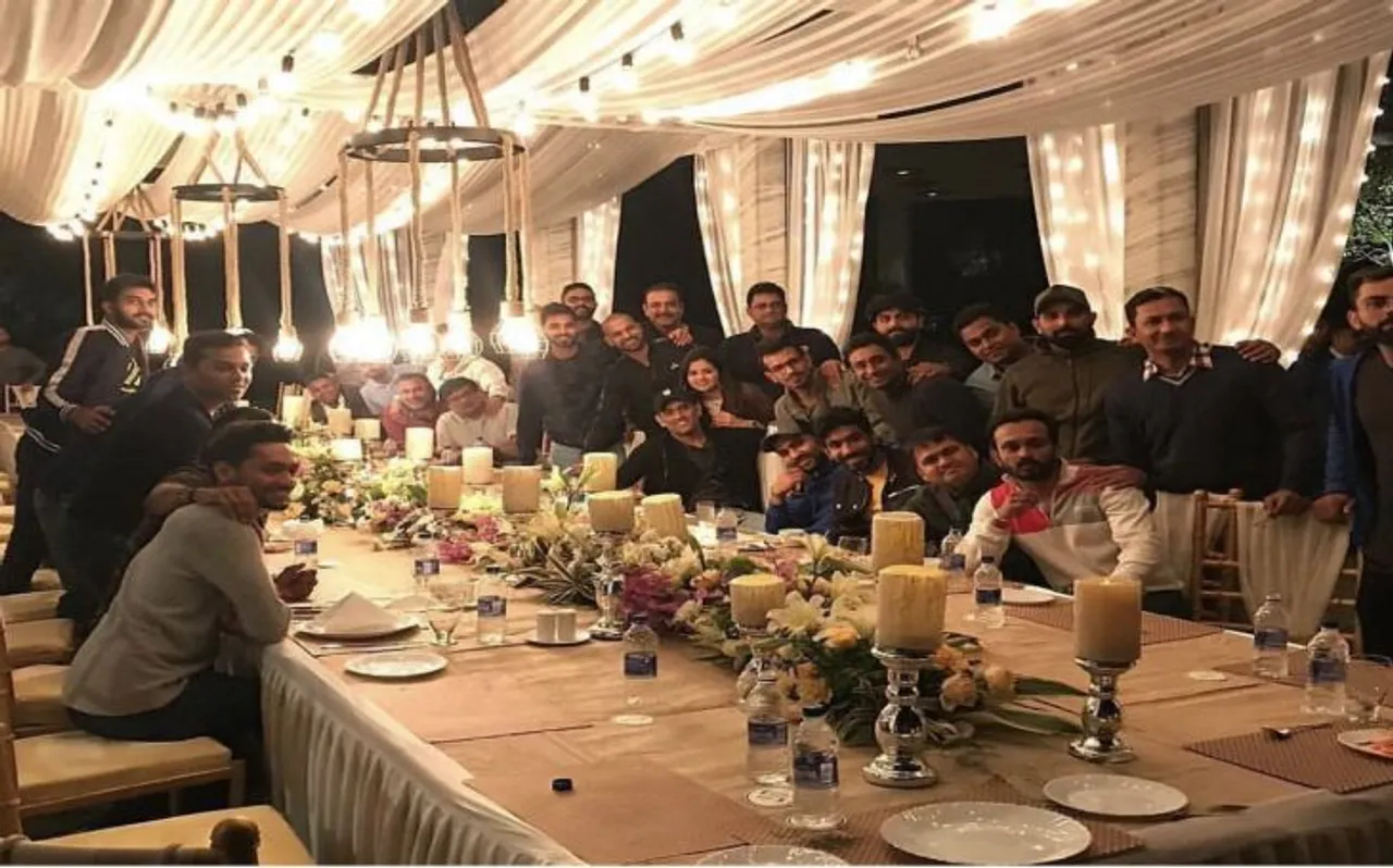 महेंद्र सिंह धोनी ने टीम इंडिया को फार्म हाउस पर दी Grand Party, साक्षी ने जबरदस्त मेहमान नवाजी