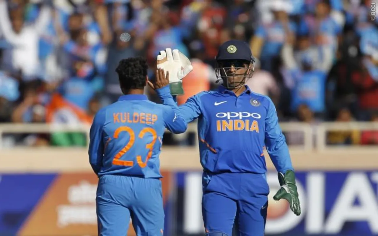 IND vs AUS: रांची में धोनी ने एक बार फिर दोहराया चमत्कारी करतब, मैदान पर एक बार फिर बन गए 'चीता'