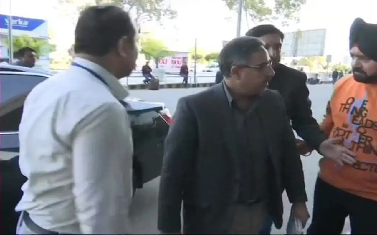 बढ़ते तनाव के बीच पाकिस्तान ने अपने उच्चायुक्त सोहेल महमूद को वापस भारत भेजा