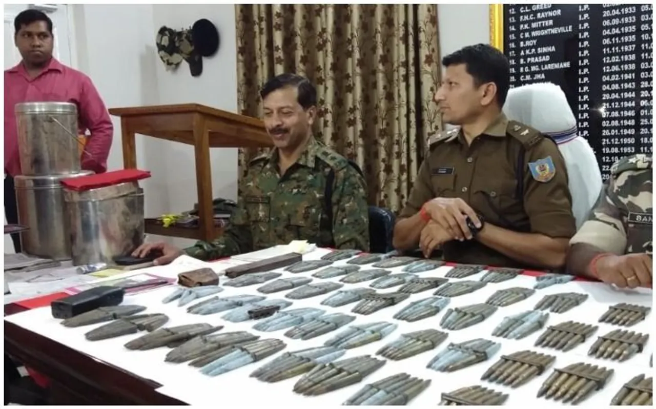 झारखंड : SSB और पुलिस के ज्वाइंट ऑपरेशन में मिला भारी मात्रा में गोलाबारूद