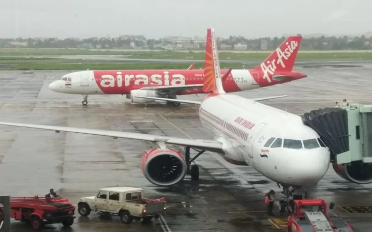 उड़ानें रद्द होने से हवाई टिकट में 100 फीसदी से ज्यादा की बढ़ोतरी