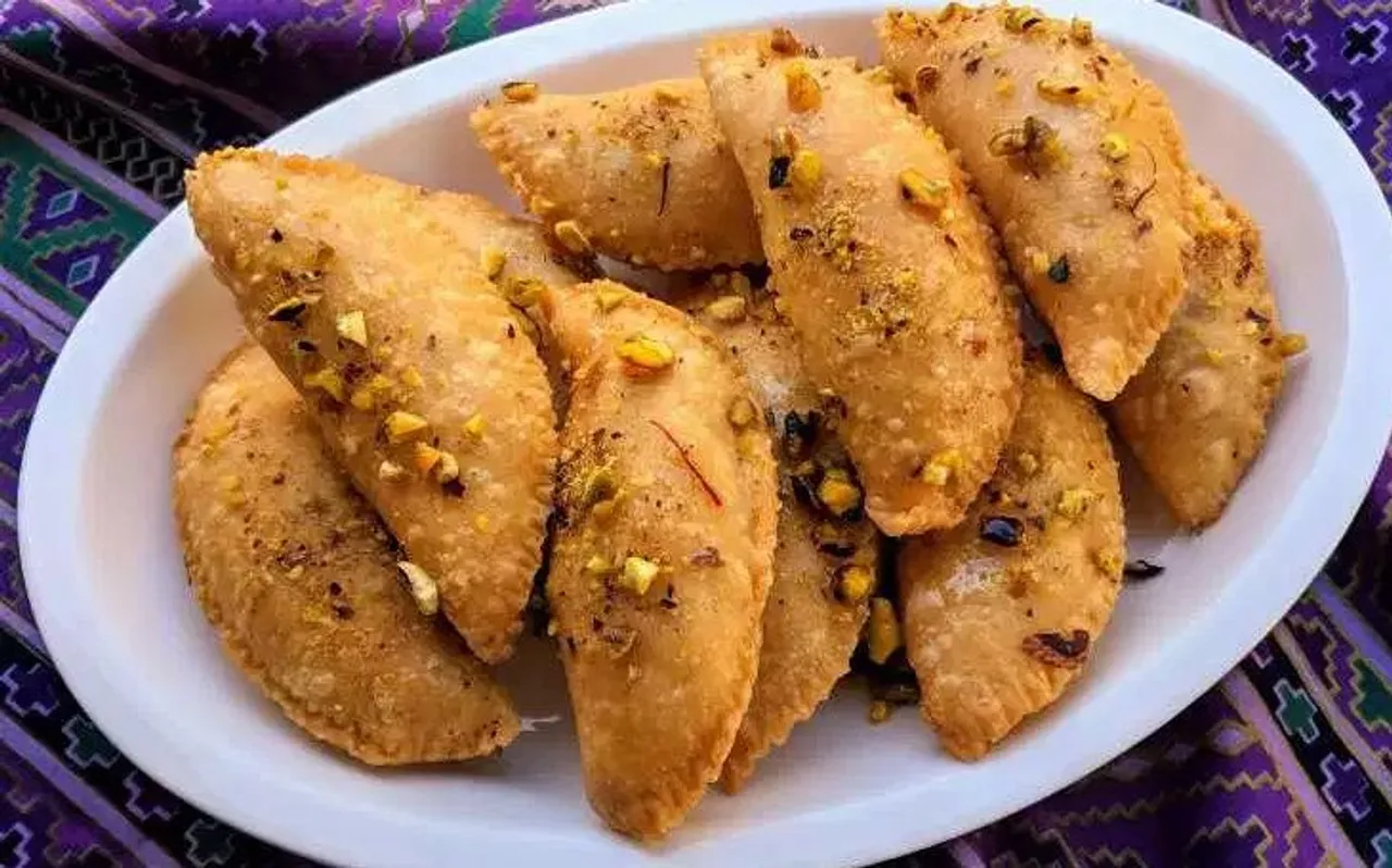 Holi 2019: होली पर बनाइए इस नए तरीके से स्पेशल खोया गुजिया