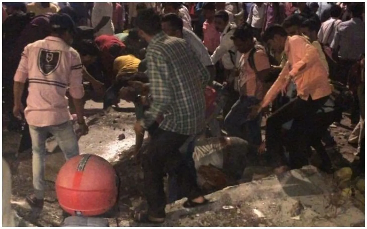 मुंबई : CST रेलवे स्‍टेशन के पास फुटओवर ब्रिज गिरने से हुआ बड़ा हादसा, 4 लोगों की मौत, 34 घायल