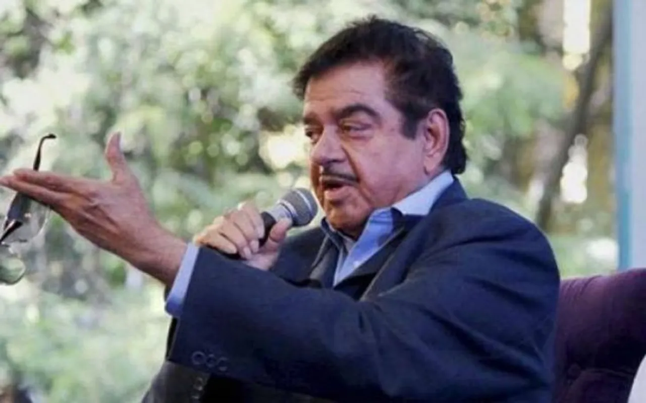 BJP सांसद शत्रुघ्न सिन्हा ने ट्वीट कर शायराना अंदाज में कहा, तेरी महफिल में हम ना होंगे