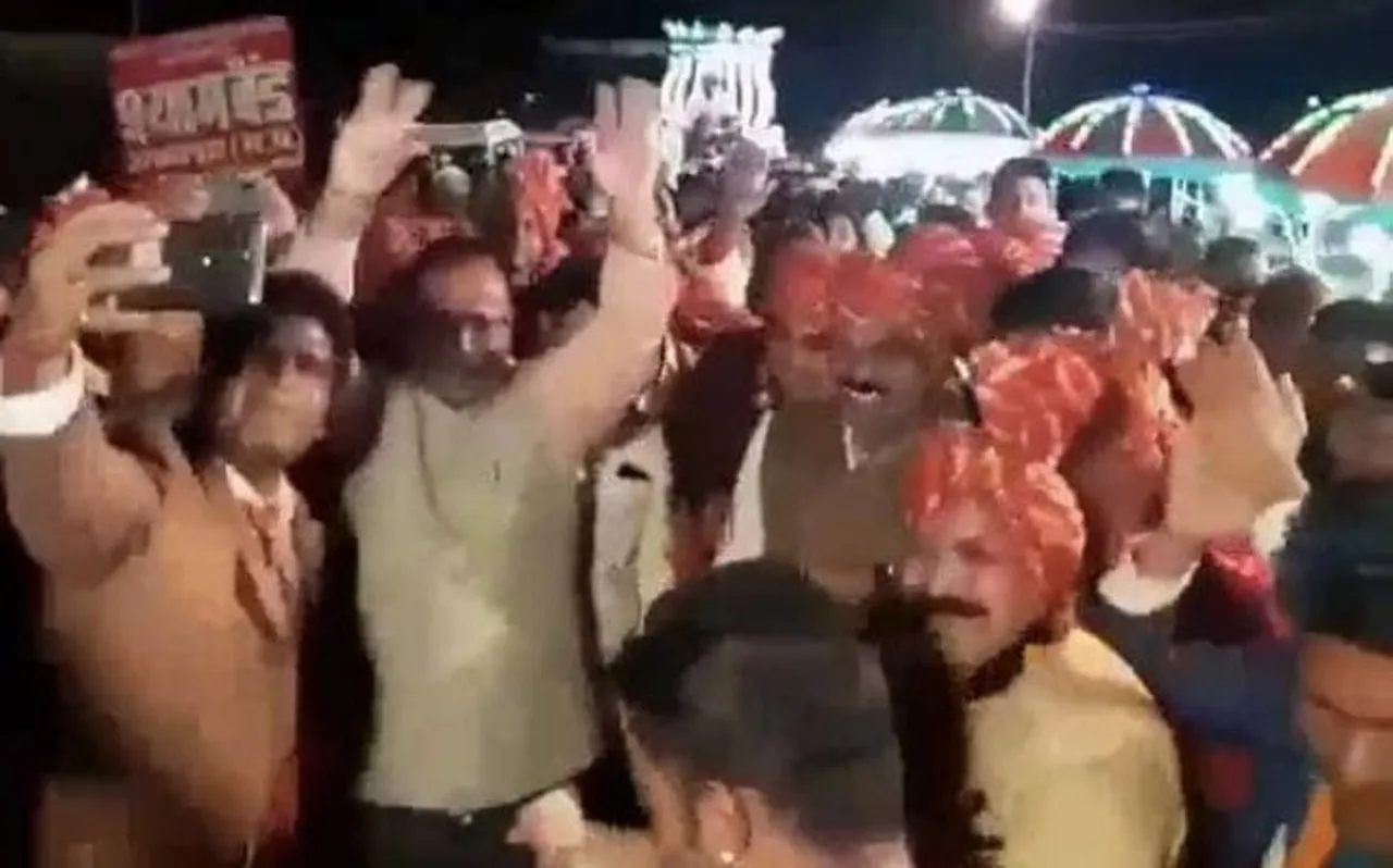 MP: कमलनाथ के मंत्री के साथ जबलपुर के SP को डांस करना पड़ा महंगा