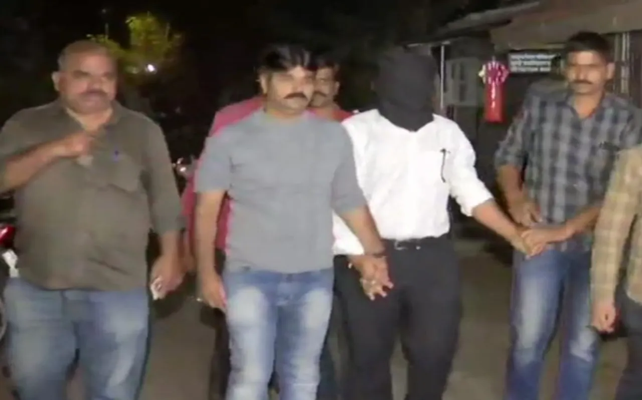 मुंबई फुटओवर ब्रिज हादसा: पुलिस की बड़ी कार्रवाई, ऑडिटर को किया गिरफ्तार