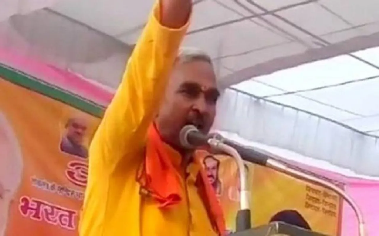 BJP विधायक बोले- 'अगर आजम पाकिस्तान जाना चाहते हैं तो मैं उन्हें माला पहनाकर बॉर्डर तक छोड़ कर आऊंगा'