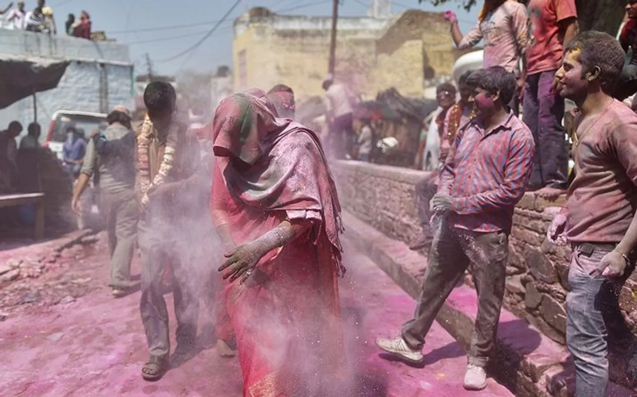 कहीं भारी न पड़ जाए होली की मस्‍ती, रंगीन हुए तो फंसोगे इस संगीन जुर्म में