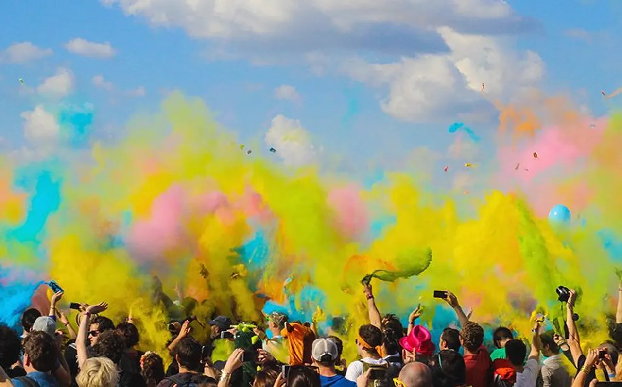 Holi 2019: विश्व प्रसिद्ध धार्मिक स्थल दुर्गियाना मंदिर में मनाई गई होली