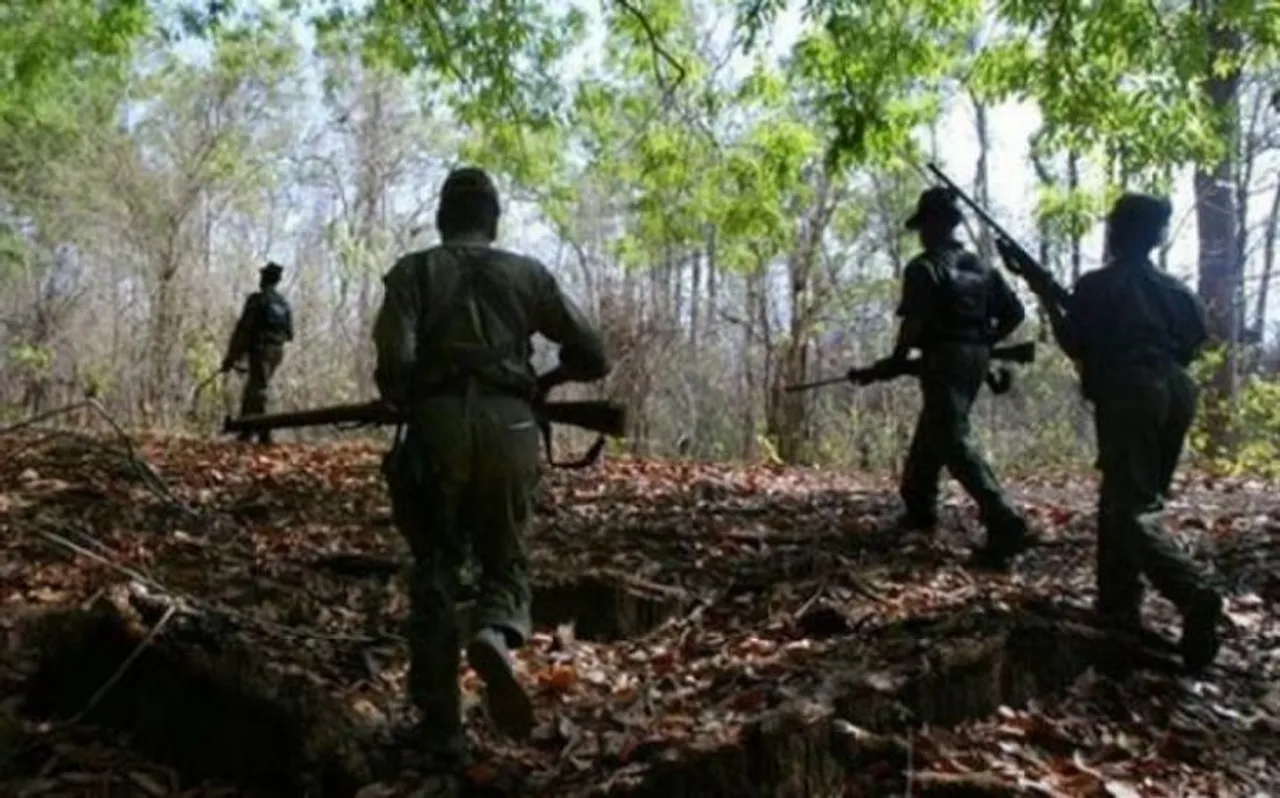 झारखंड में नक्सलियों का बरपा कहर, दो लोगों को गोली मार ले ली जान