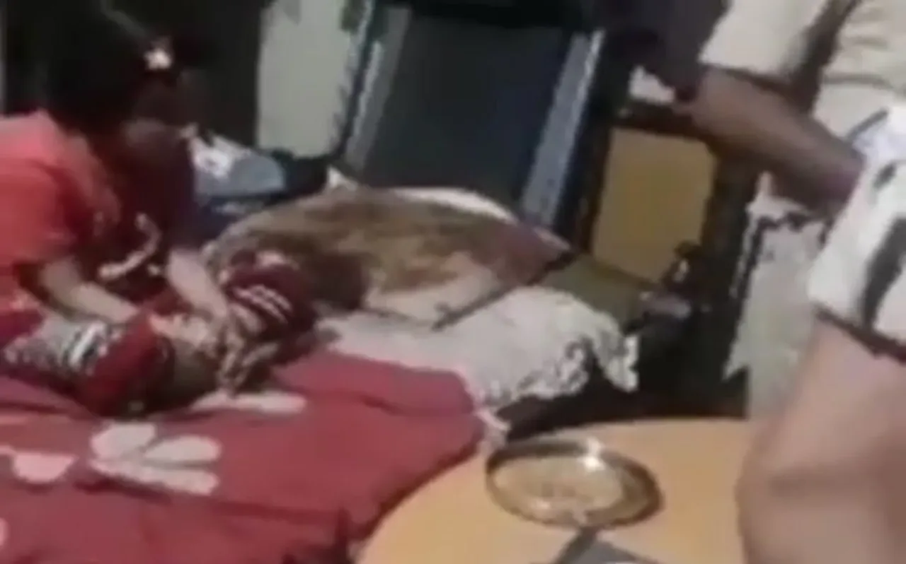 पिता करता था मासूम बच्ची पर जुल्म, मां के फेसबुक पोस्ट से हुआ गिरफ्तार