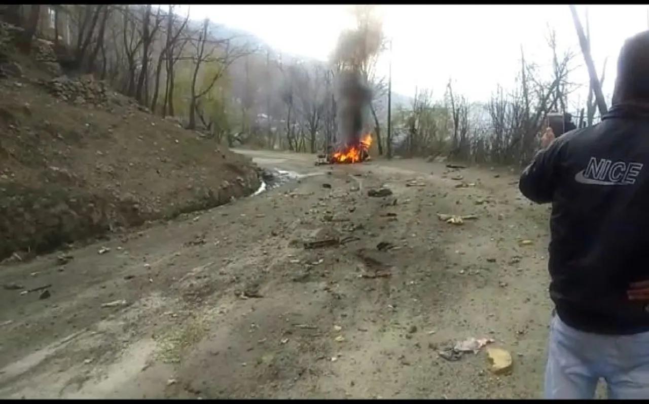 जवाहर टनल के पास कार ब्‍लास्‍ट के तार आतंकवादियों से जुड़ रहे, फरार ड्राइवर हिजबुल मुजाहिद्दीन का निकला!