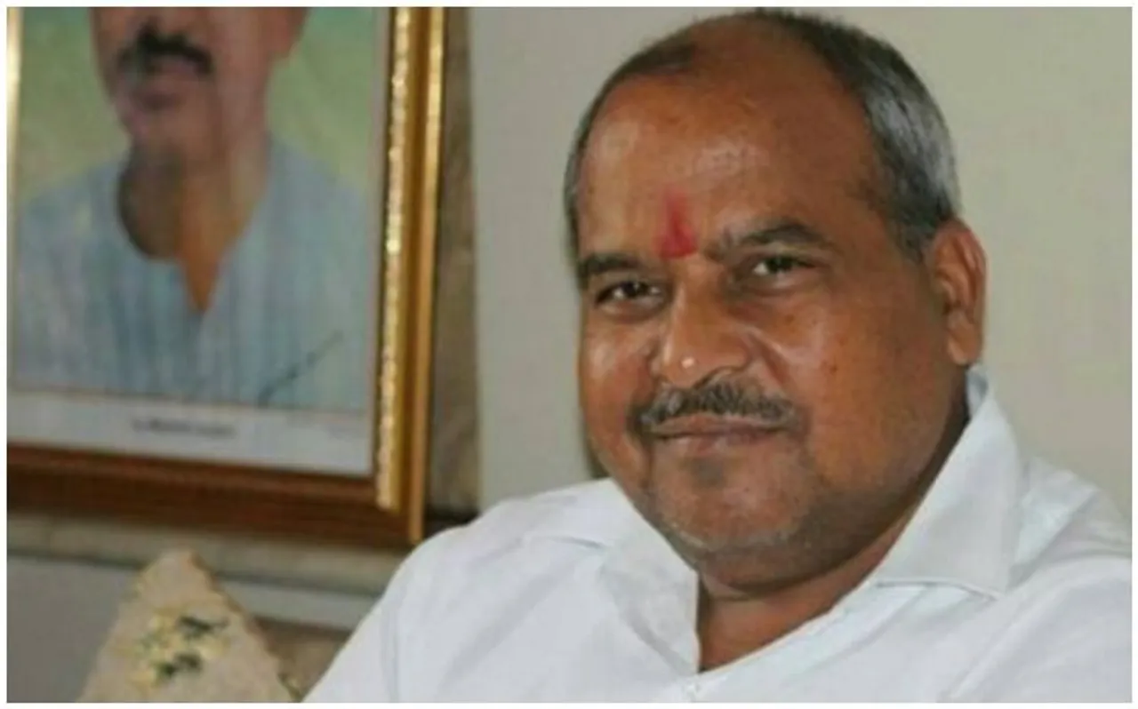बीजेपी के एक और नेता अब प्रियंका गांधी के पहनावे पर बोल गए कड़वे बोल