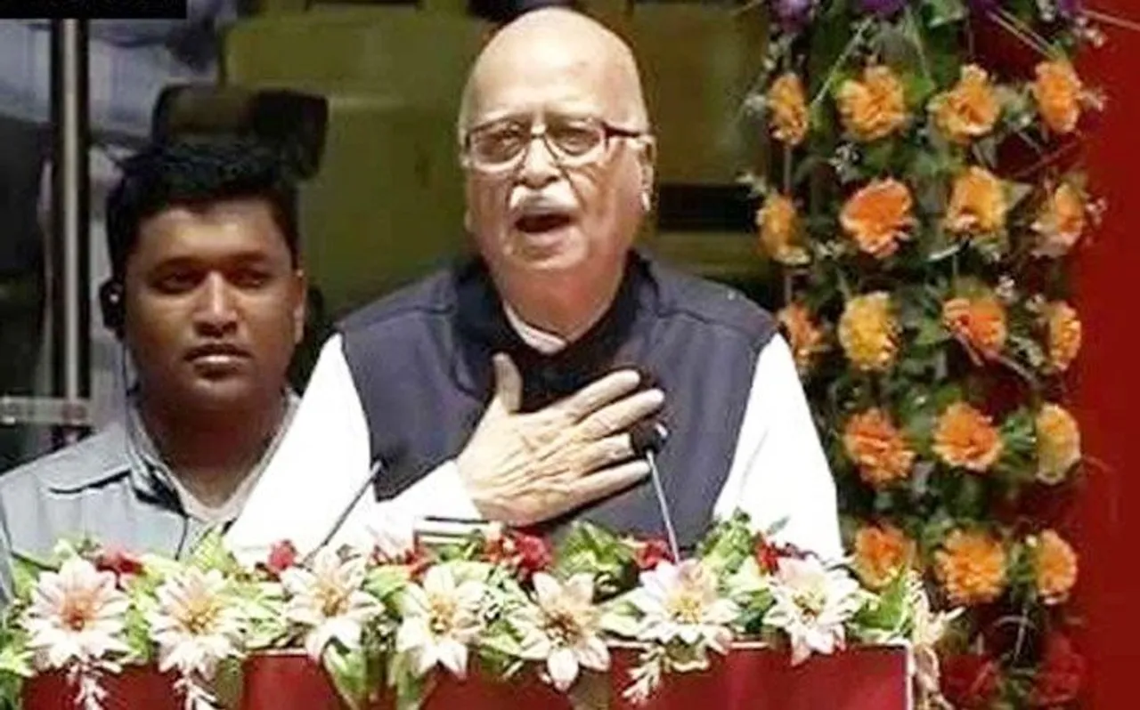 लालकृष्ण आडवाणी ने ब्लॉग लिखकर कहा- राजनीतिक असहमति का अर्थ 'राष्ट्र विरोधी' नहीं