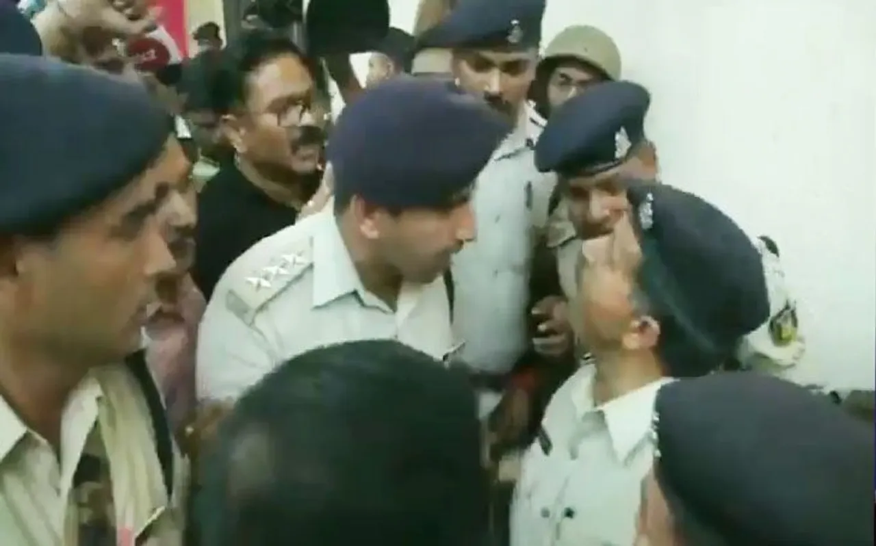 VIDEO: भोपाल में हाई वोल्टेज ड्रामा, पुलिस और CRPF में भिड़ंत, IT की छापेमारी जारी