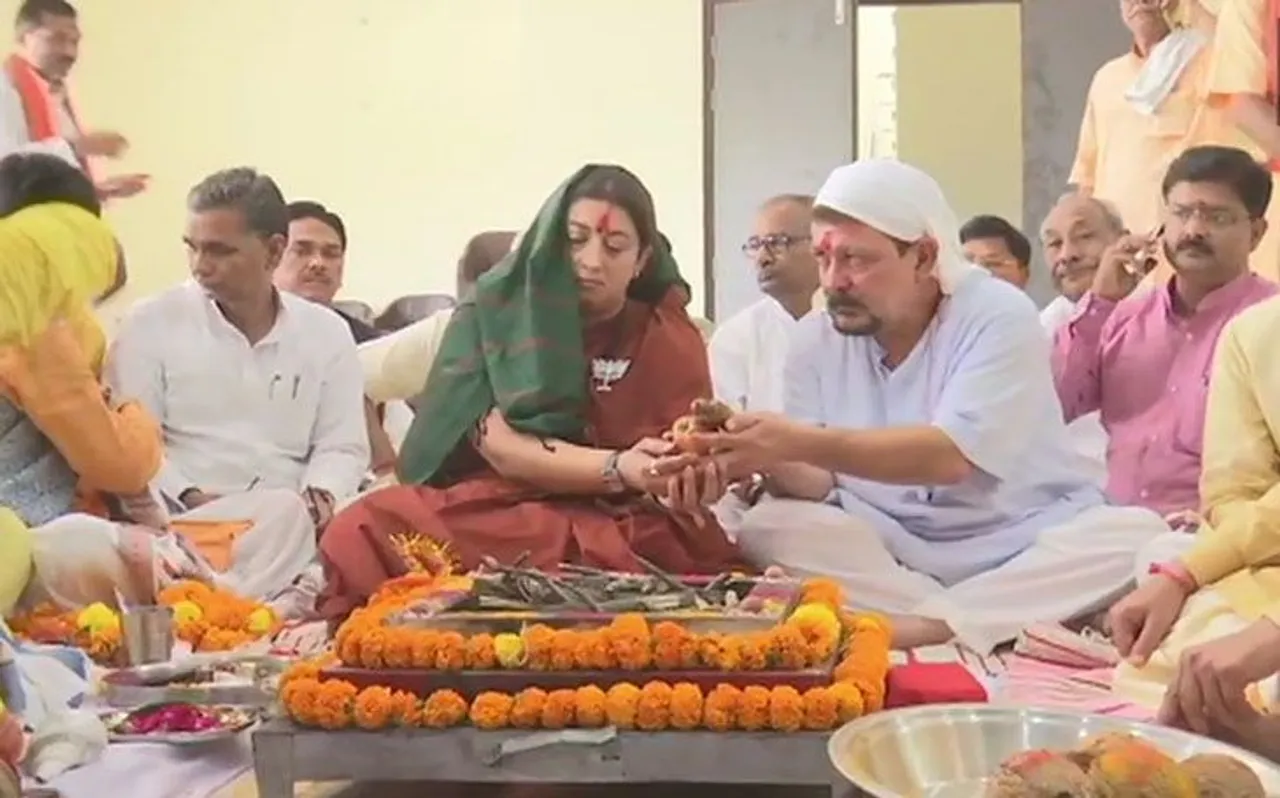Loksabha Election 2019 : अमेठी में नामांकन से पहले स्मृति ईरानी ने किया पूजा-पाठ