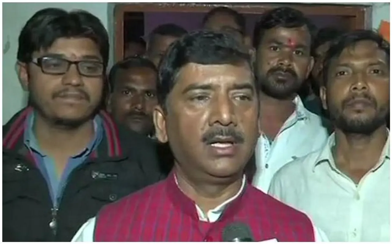 भरी सभा में MLA को जूतों से पीटना पड़ा महंगा BJP ने काटा शरद त्रिपाठी का टिकट