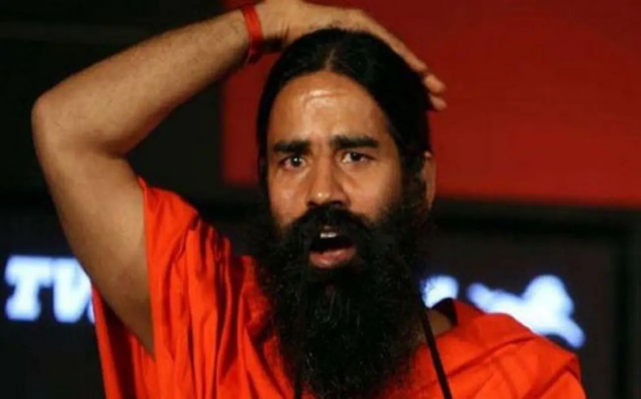 जयपुर में बाबा रामदेव ने रिटर्निंग अफसर को ही समझा दिया अनुलोम-विलोम का महत्व