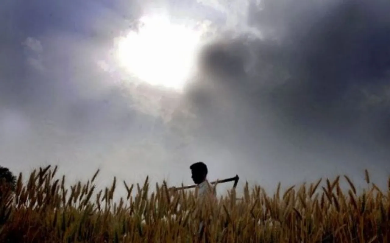 आंधी ने किसानों पर बरपाया कहर, बारिश में बह गए सारे अरमान