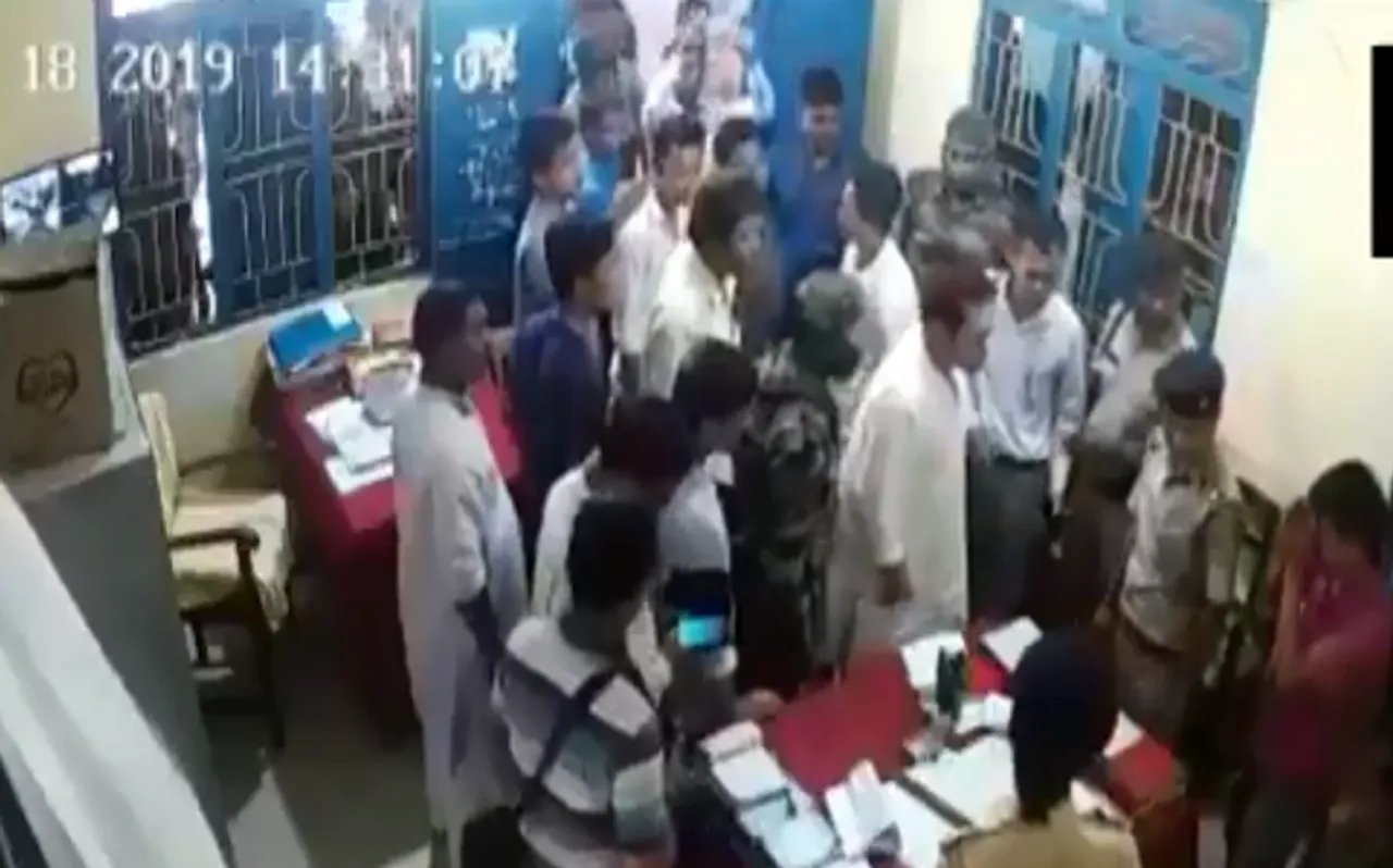 त्रिपुरा कांग्रेस अध्यक्ष ने थाने में एक युवक पर जड़ दिया थप्पड़