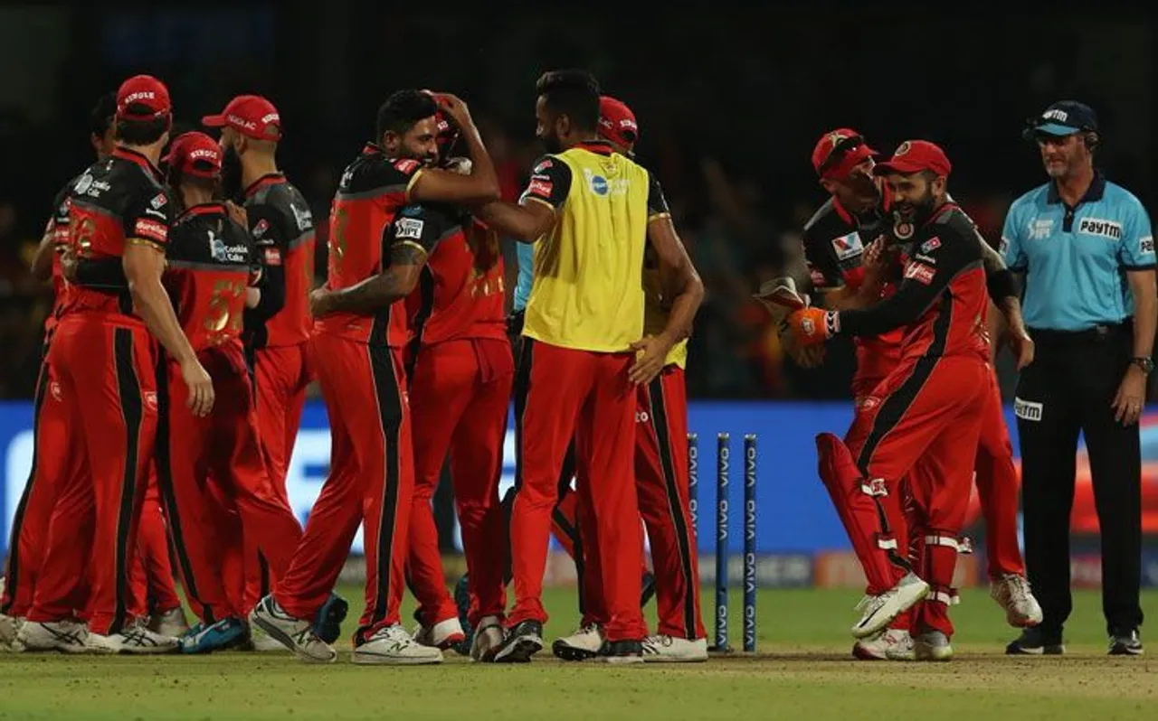 IPL 12: काम नहीं आई कप्तान धोनी की जुझारू पारी, आखिरी ओवर के रोमांच में जीती आरसीबी