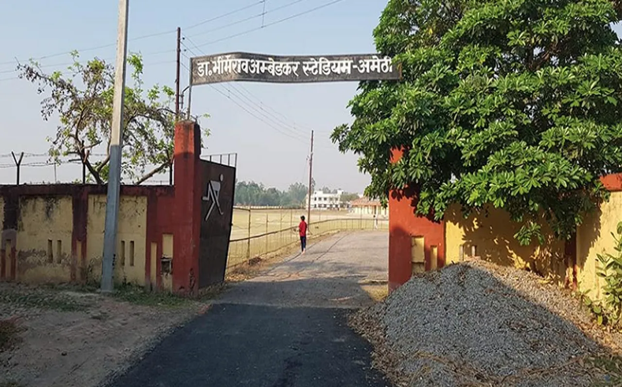 भैय्या राहुल नहीं होते, तो स्मृति अमेठी आतीं क्या ? भैय्या अमेठी में हर चीज गांधी फैमिली ही लाई है।