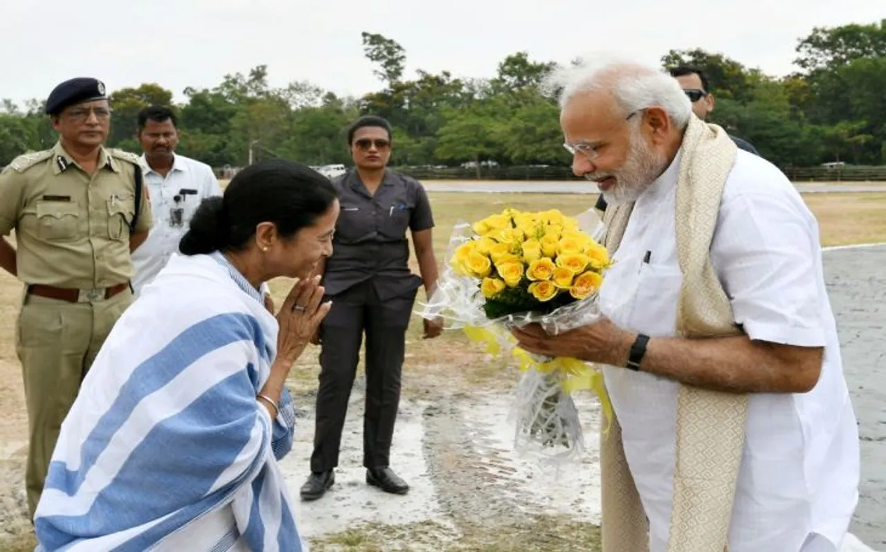 पीएम मोदी ने आखिर क्यों की 'दीदी' की तारीफ और कहा हर साल कुर्ते भेजती हैं बंगाल की सीएम