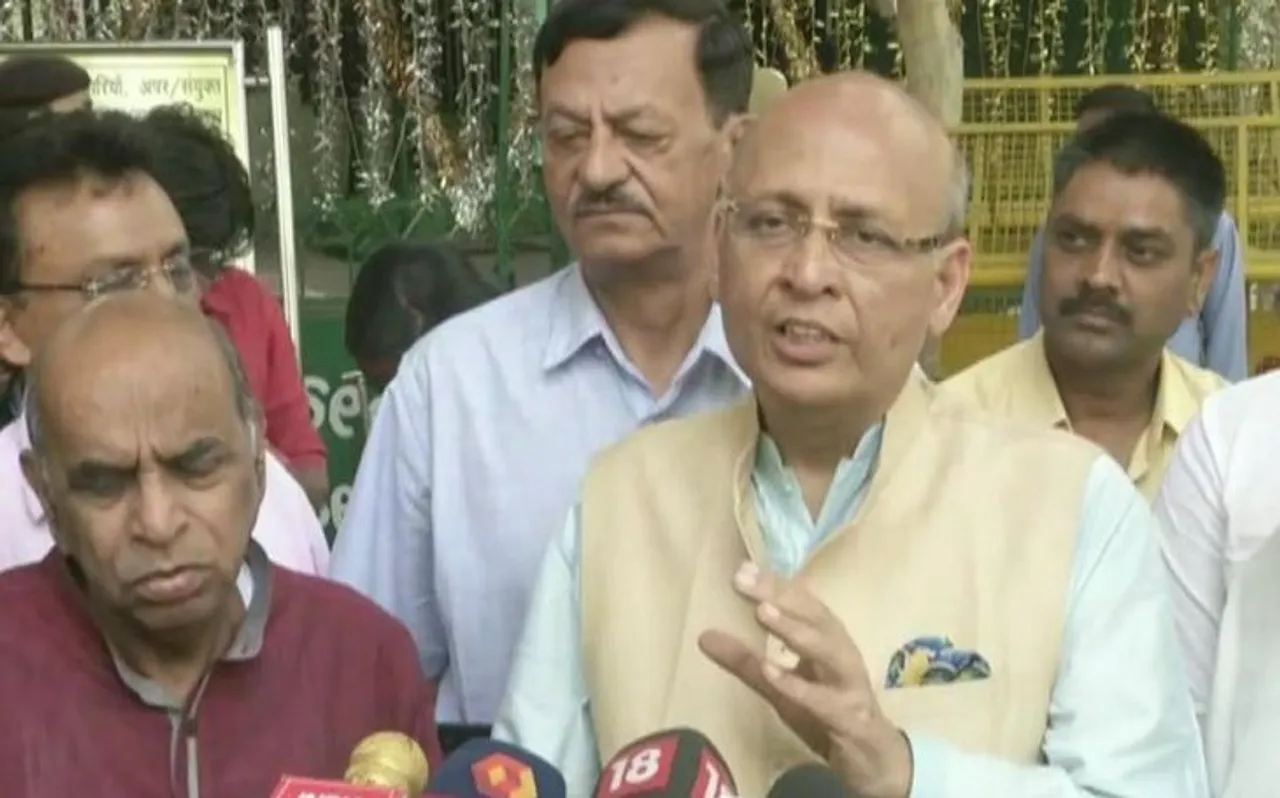 कांग्रेस और अन्य पार्टी ने चुनाव आयोग से की शिकायत, EVM में बीजेपी के नाम के साथ चुनाव चिन्ह भी दिख रहा है